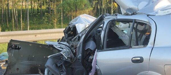 Nissan, в котором погибли два человека - Sputnik Беларусь