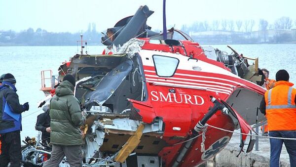 Спасатели эвакуируют останки разбившегося в Молдове вертолета SMURD - Sputnik Беларусь