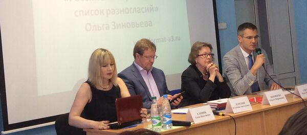 Встреча студентов БГУ со вдовой философа Александра Зиновьева Ольгой Встреча студентов БГУ со вдовой философа Александра Зиновьева Ольгой - Sputnik Беларусь