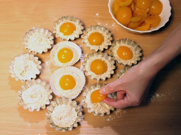 Кексы с абрикосами и шоколадной стружкой - Sputnik Беларусь