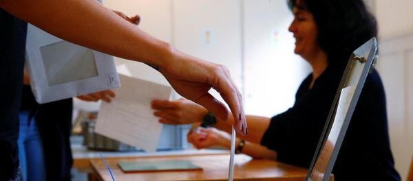 Швейцарцы голосуют на референдуме по выплате ежемесячных 2,5 тысяч каждому гражданину - Sputnik Беларусь