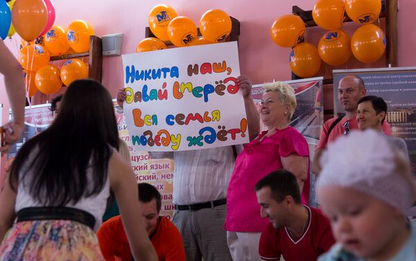 Группа поддержки болеет за малыша - Sputnik Беларусь