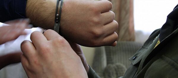 Задержанный в наручниках Задержанный в наручниках - Sputnik Беларусь