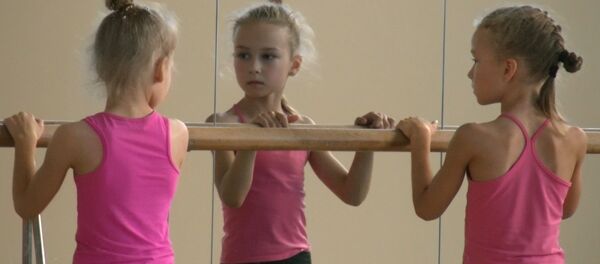 Четырехчасовые тренировки и шпагат: как тренируются юные гимнастки - Sputnik Беларусь