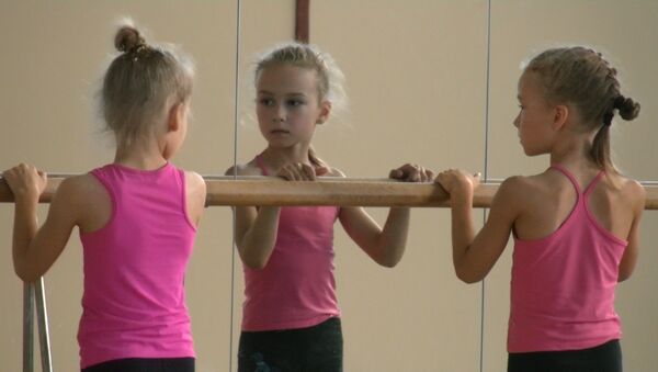 Четырехчасовые тренировки и шпагат: как тренируются юные гимнастки - Sputnik Беларусь