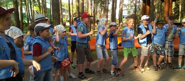 Школьники в образовательно-оздоровительном центре Зубренок. Архивное фото - Sputnik Беларусь