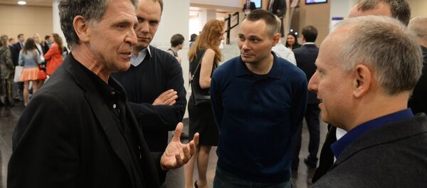 Журналист немецких телерадиокомпаний ARD / NDR Хуберт Зайпель (слева) перед началом презентации своей книги Путин: логика власти Журналист немецких телерадиокомпаний ARD / NDR Хуберт Зайпель (слева) перед началом презентации своей книги Путин: логика власти - Sputnik Беларусь