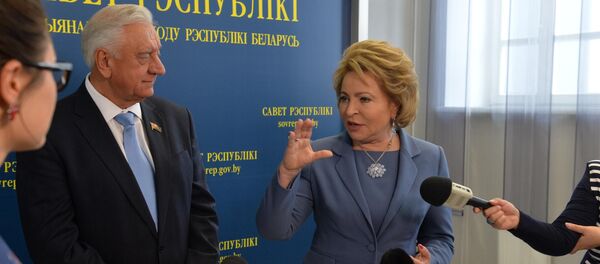 Валентина Матвиенко отвечает на вопросы журналистов Валентина Матвиенко отвечает на вопросы журналистов - Sputnik Беларусь