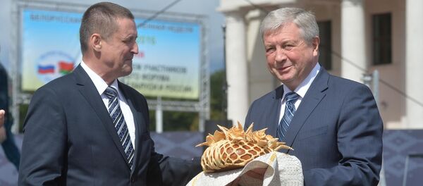 Каравай для гостей из России - Sputnik Беларусь