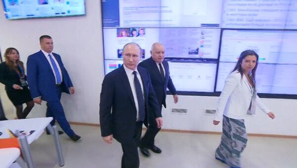 Президент РФ Владимир Путин посетил штаб-квартиру МИА Россия сегодня - Sputnik Беларусь