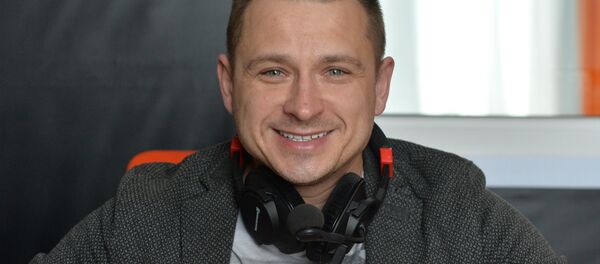 Певец Алексей Хлестов в студии радио Sputnik Беларусь Певец Алексей Хлестов в студии радио Sputnik Беларусь - Sputnik Беларусь