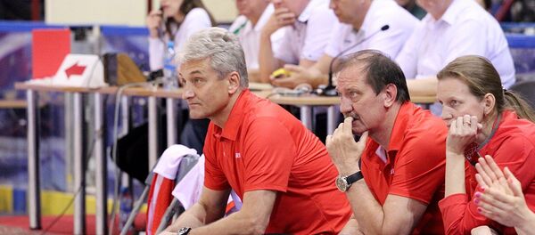 Главный тренер сборной Беларуси по баскетболу Анатолий Буяльский (слева) - Sputnik Беларусь