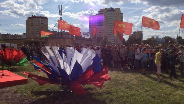 Минчане на церемонии открытия граффити Дружба - Sputnik Беларусь