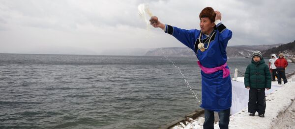 Обряд шаманов на озере Байкал - Sputnik Беларусь