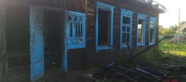 Поврежденный огнем дом в Лунинецком районе - Sputnik Беларусь