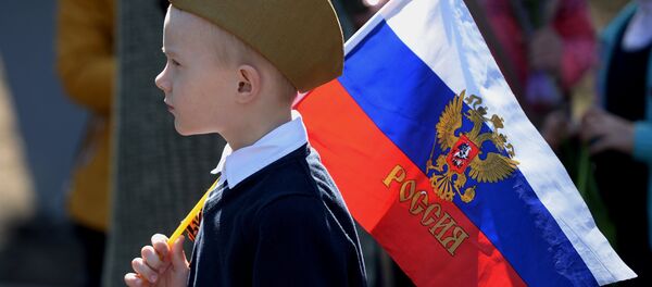 Мальчик на торжественном митинге - Sputnik Беларусь