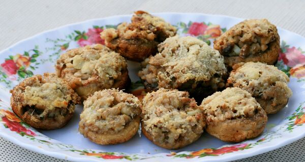 Шампиньоны на гриле, фаршированные гречкой - Sputnik Беларусь