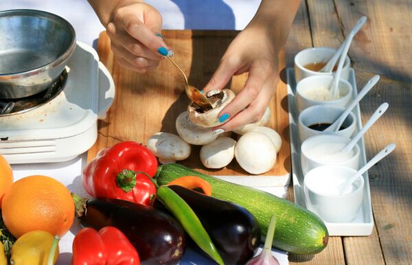 Шампиньоны на гриле, фаршированные гречкой - Sputnik Беларусь