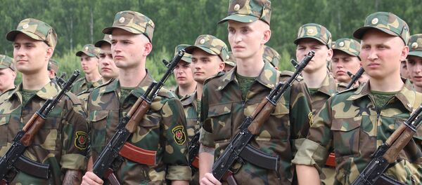 Одни с детства мечтают служить,  другие - не служить - Sputnik Беларусь