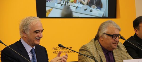 Видеомост Минск-Баку с послом Азербайджана в РФ Поладом Бюльбюль оглы Видеомост Минск-Баку с послом Азербайджана в РФ Поладом Бюльбюль оглы - Sputnik Беларусь
