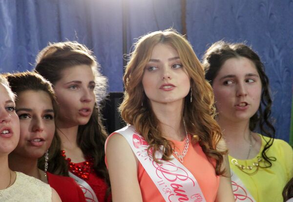 Выпускница школы в Плещеницах - Sputnik Беларусь