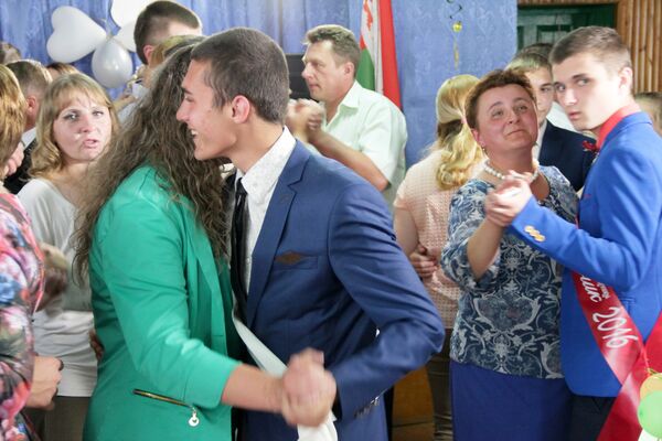 Выпускной в Плещеницах - Sputnik Беларусь