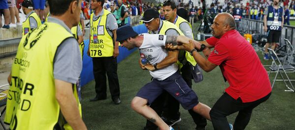 Задержание болельщика на матче Россия - Англия - Sputnik Беларусь