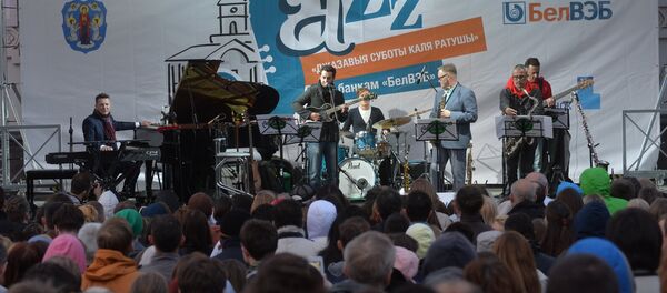 Также своим выступлением порадовали мэтры белорусского джаза Apple Tea Jazz Band, история которого насчитывает уже более 20 лет. В 2012 году коллектив стал обладателем Национальной музыкальной премии Беларуси в категории Лучший джаз-исполнитель (коллектив) - Sputnik Беларусь