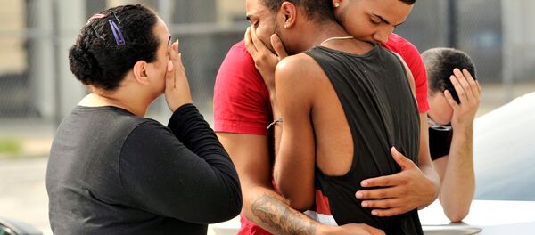 Родственники погибших в ночном гей-клубе Pulse - Sputnik Беларусь