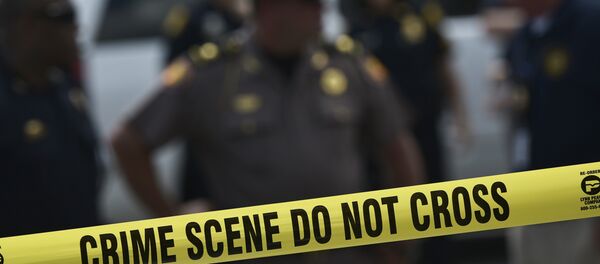 Police stand behind a crime scene tape near the mass shooting at the Pulse nightclub on in Orlando, Florida on June 12, 2016. - Sputnik Беларусь