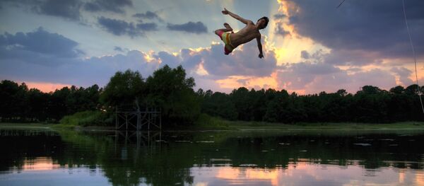 Купание в реке. Архивное фото - Sputnik Беларусь