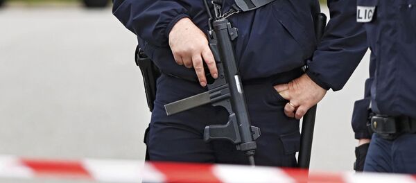 Полицейские на месте теракта под Парижем - Sputnik Беларусь