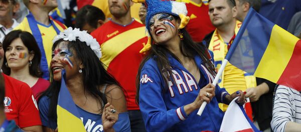Болельщицы на матче чемпионата Европы по футболу Франция - Румыния - Sputnik Беларусь