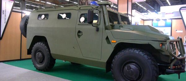 Спутнки_Бронеавтомобиль Тигр и другая военная техника на выставке в Париже - Sputnik Беларусь