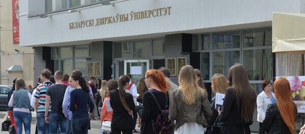 Очередь на ЦТ в БГУ - Sputnik Беларусь