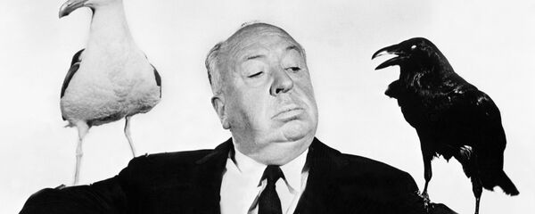 Альфред Хичкок (1899-1980) во время съемок своего фильма Птицы, 1963 год - Sputnik Беларусь