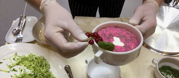 Мастер-класс по приготовлению настоящего белорусского свекольника - Sputnik Беларусь