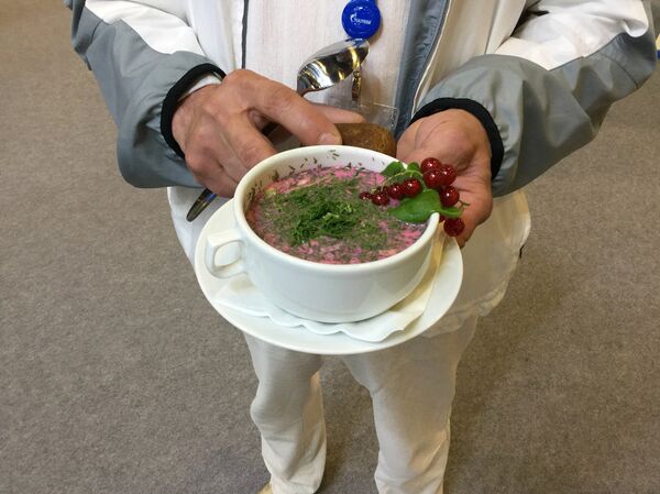 Гости форума с удовольствием пробовали белорусский холодник - Sputnik Беларусь