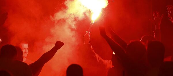 Фанаты жгут файеры на улицах Лилля - Sputnik Беларусь