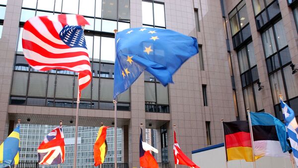 Flagi USA i UE w Brukseli  - Sputnik Беларусь