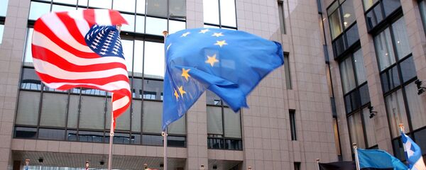 Flagi USA i UE w Brukseli - Sputnik Беларусь