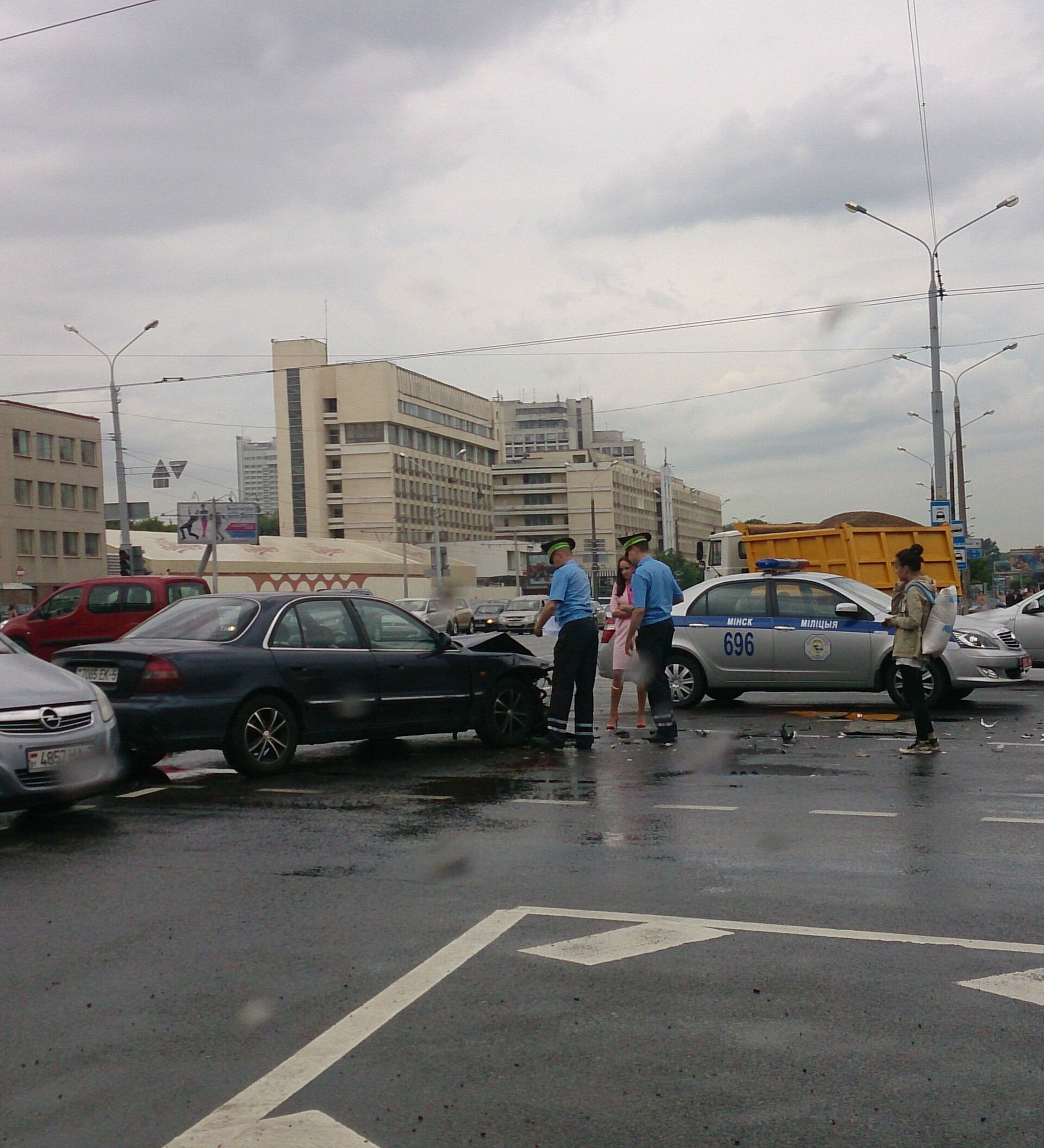 Авария парализовала движение в центре Минска - 20.06.2016, Sputnik Беларусь