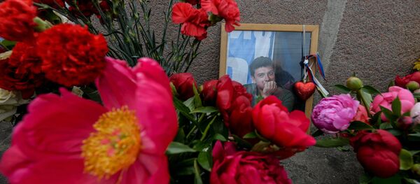 Возложение цветов к месту гибели Бориса Немцова - Sputnik Беларусь