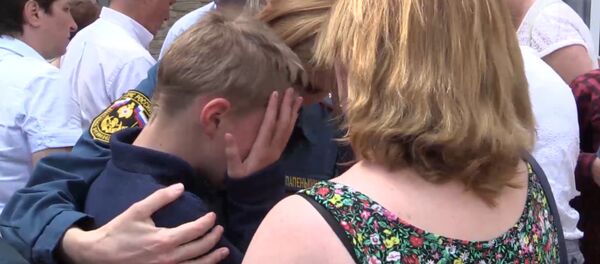 СПУТНИК_Объятия и слезы – как в Москве встретили спасшихся на Сямозере детей - Sputnik Беларусь