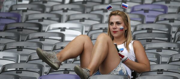 Болельщица сборной России по футболу - Sputnik Беларусь