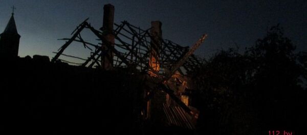 Сгоревший в Ивьевском районе дом - Sputnik Беларусь