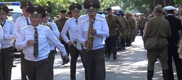 Парад, концерт и прогулки в форме: как прошел последний мирный день - Sputnik Беларусь