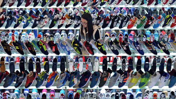 Магазин обуви в торговом центре в Хэфэй, Китай - Sputnik Беларусь