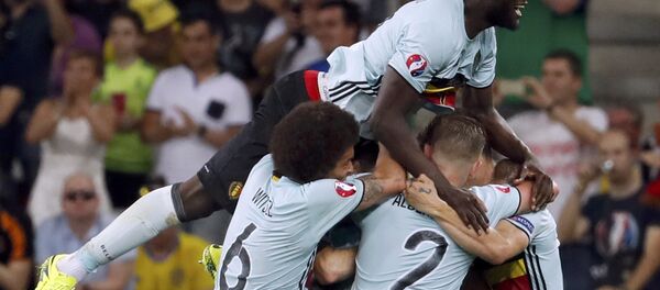 Футболисты сборной Бельгии по футболу на Евро-2016 - Sputnik Беларусь