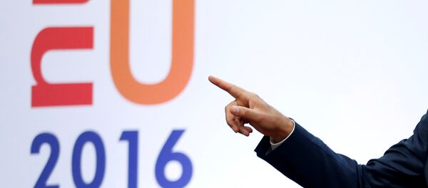 Рука председателя Европейского Совета Доанльда Туска - Sputnik Беларусь